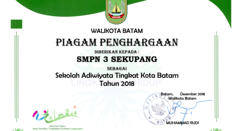 SMP Negeri 3 Batam Meraih Sekolah Adiwiyata Tingkat Kota Batam 2018
