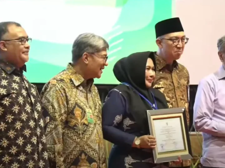SMP Negeri 3 Batam Meraih Penghargaan Adiwiyata Nasional 2022